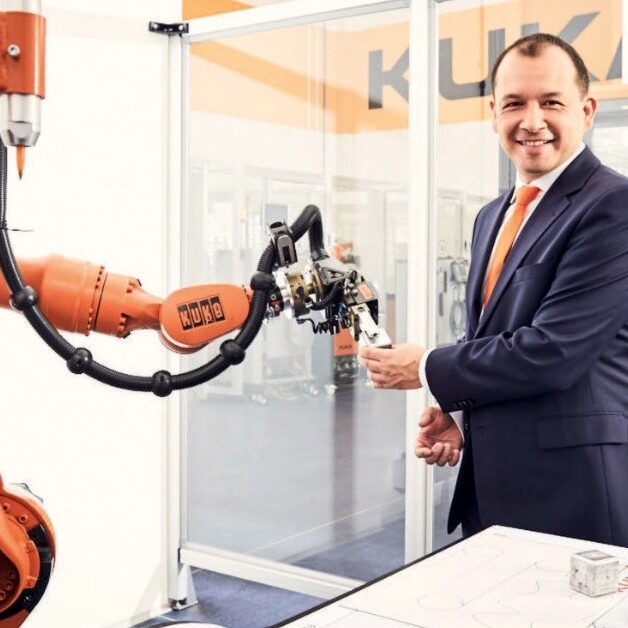 Mantenimiento preventivo a robots KUKA KR120R3200PA